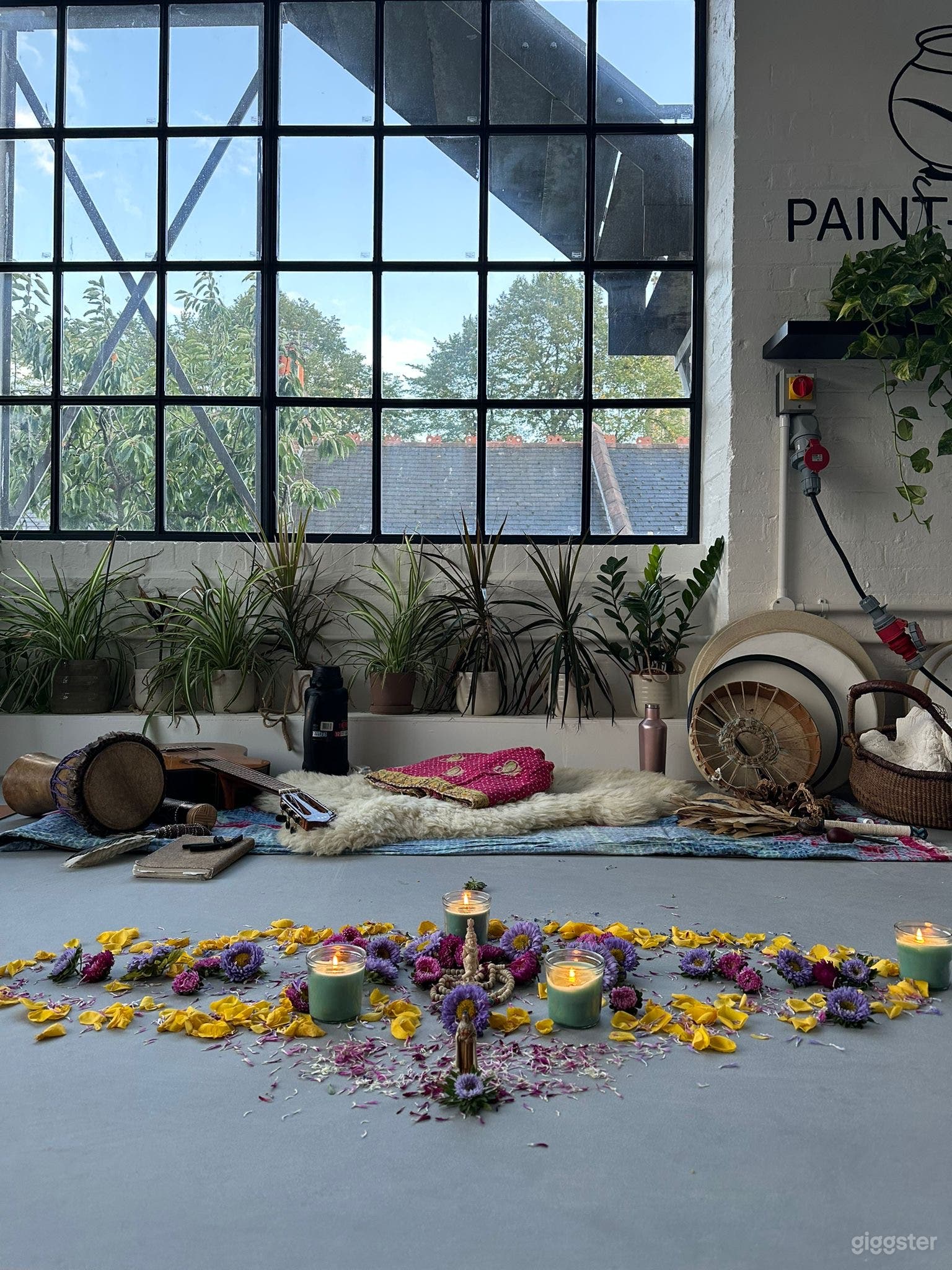 Industrial Warehouse Studio With Natural Light Photo 4