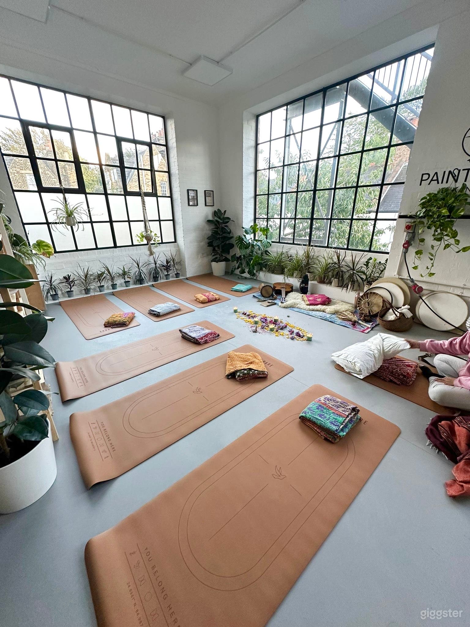 Industrial Warehouse Studio With Natural Light Photo 3