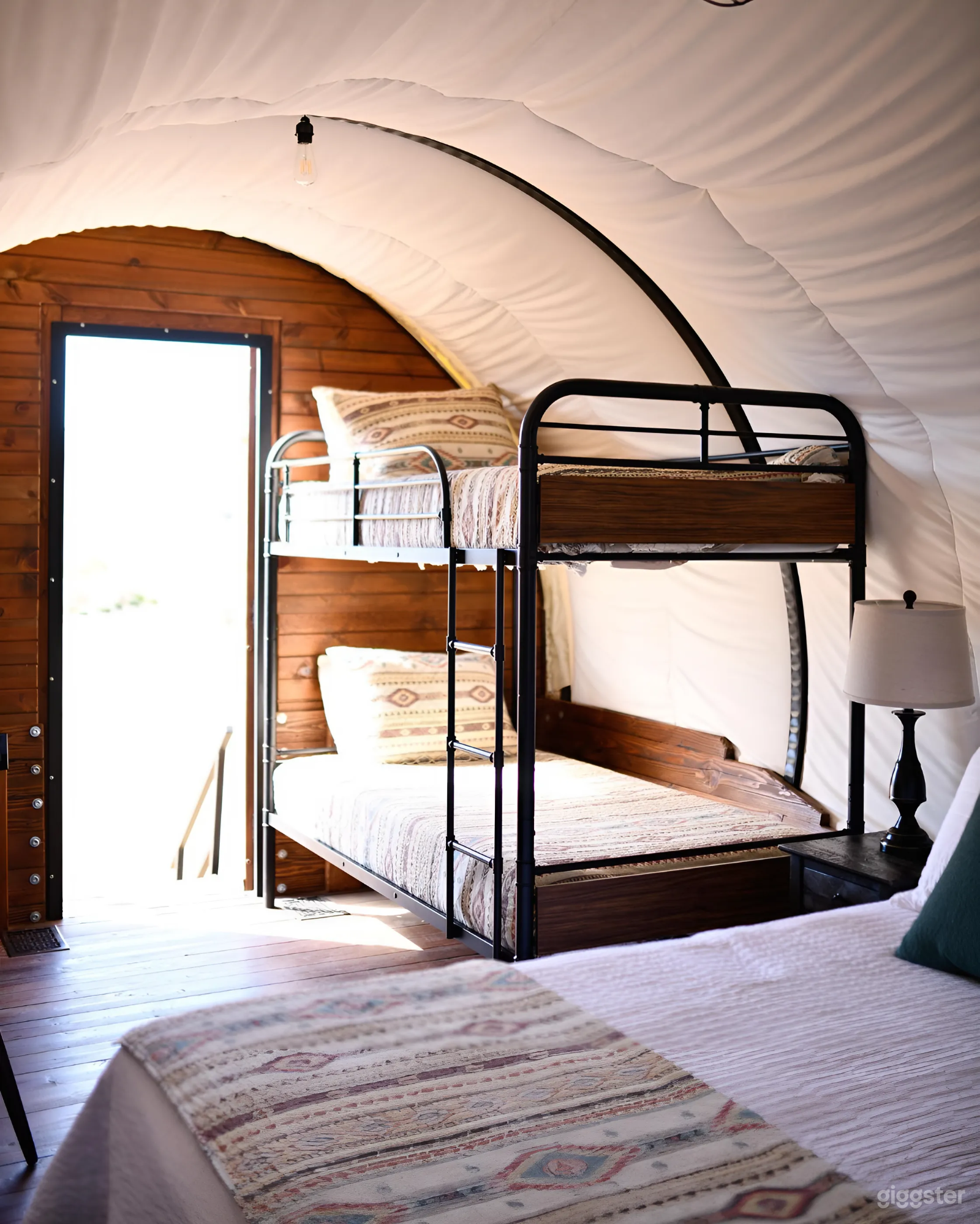 Cozy Family Wagon Retreat Photo 2