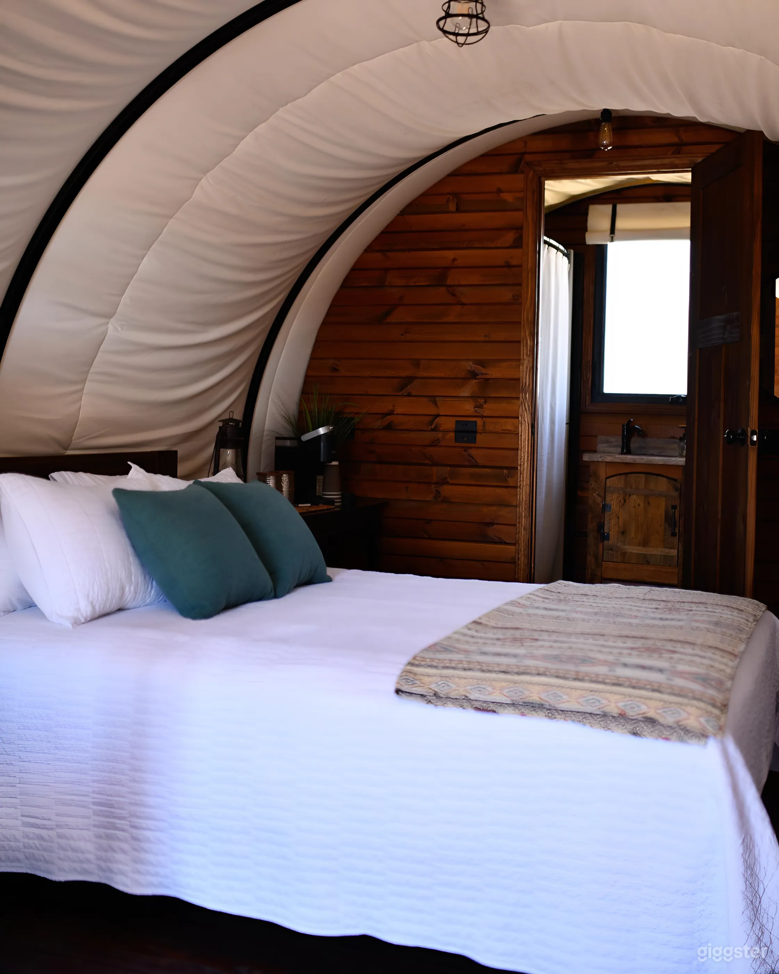 Cozy Family Wagon Retreat Photo 3