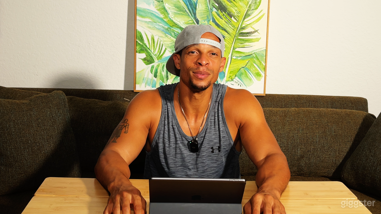 Urban Studio with Pro Lighting &amp; Backdrops Photo 3