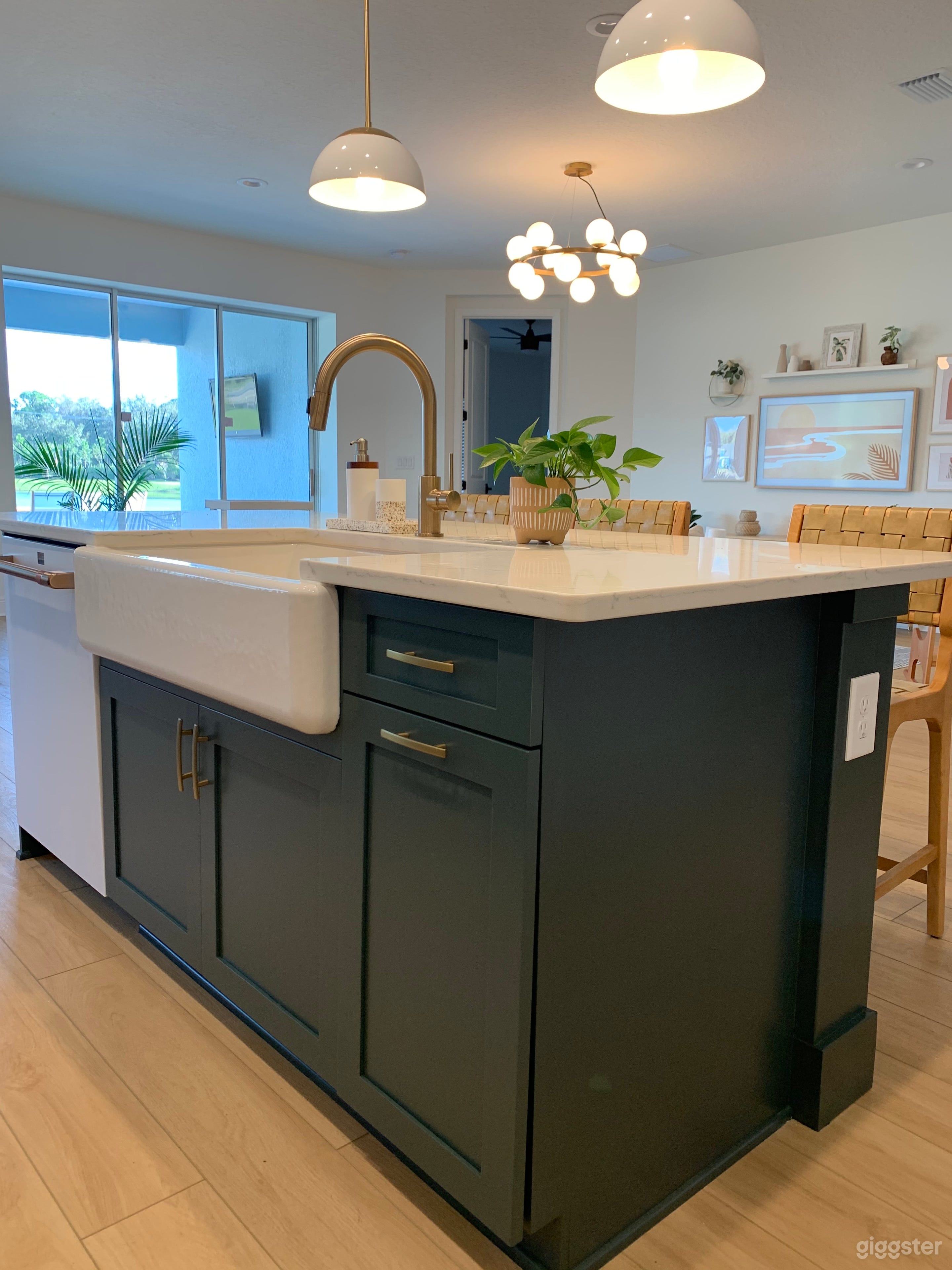 Florida Boho Minimal Photo 2