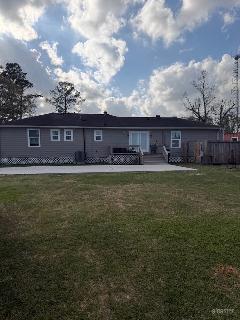  House with big yard for events!!!! 