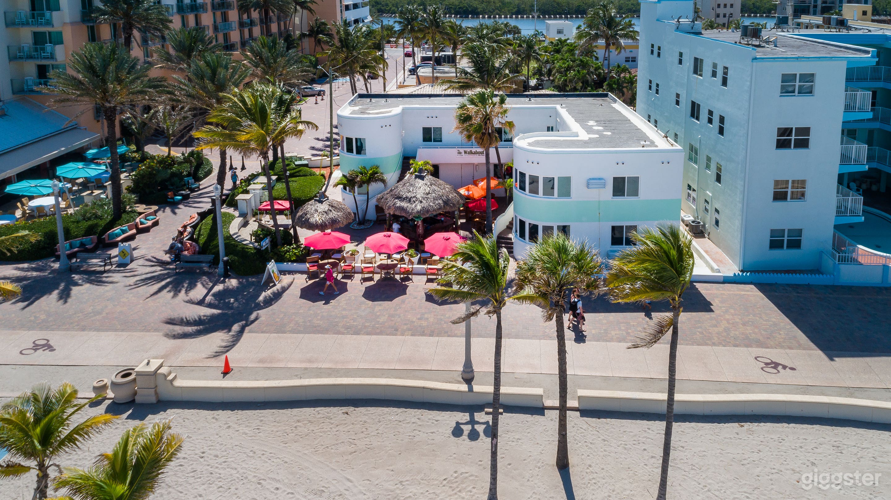 Historic boutique hotel with bar and Tiki Hut along with live music