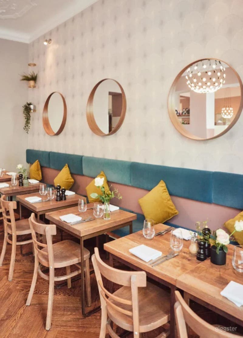 Ein gemütlicher urbaner Raum mit Café-Flair Photo 3