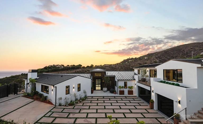 MALIBU MODERN WITH OCEAN INFINITY VIEWS 