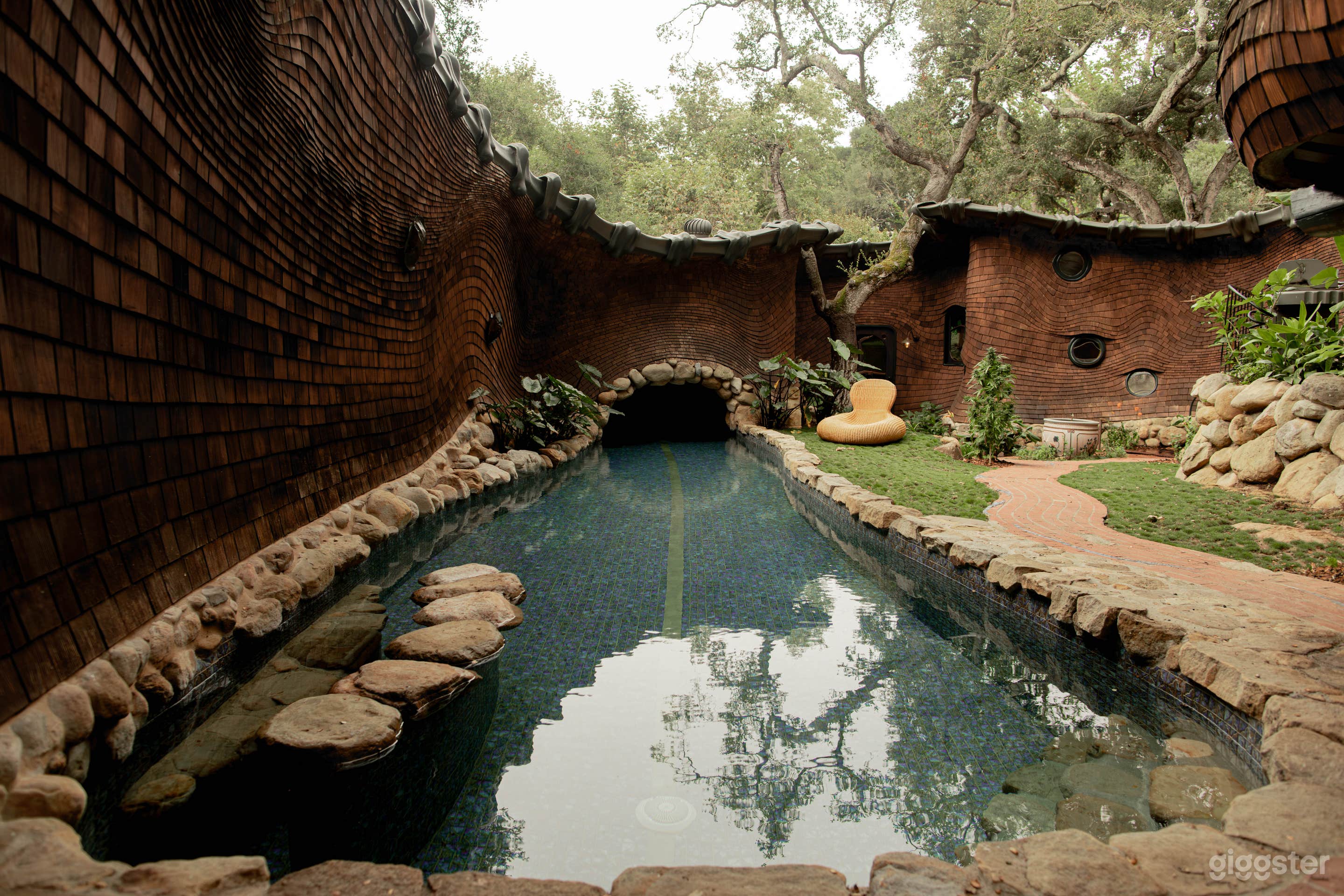 Psychedelic Sculptural Bath House Photo 1