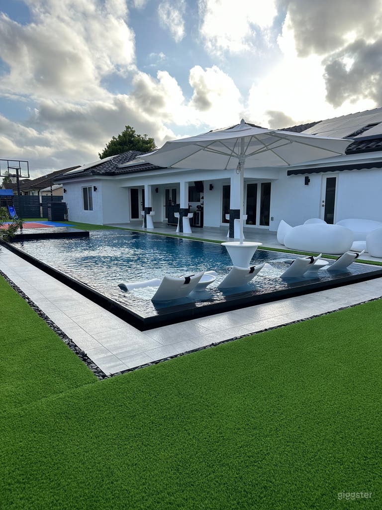  West Kendal resort style infinity pool 