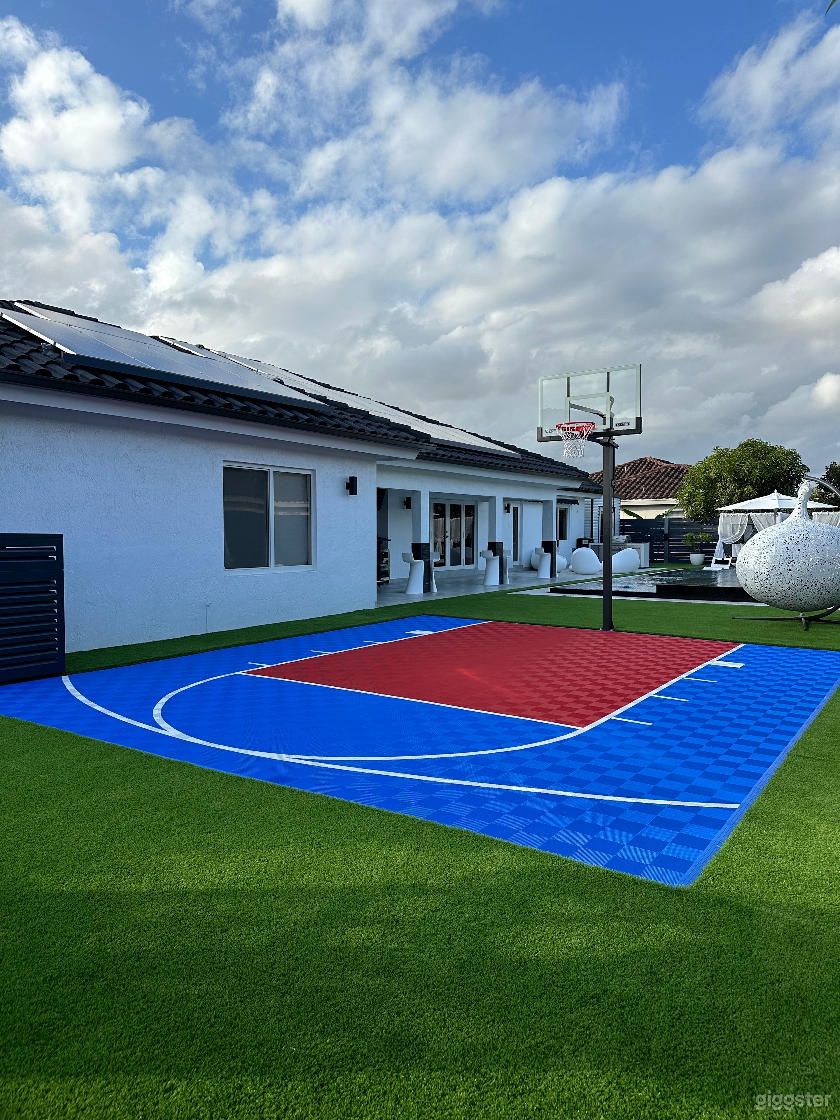 West Kendal resort style infinity pool Photo 3