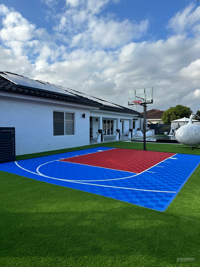  West Kendal resort style infinity pool 