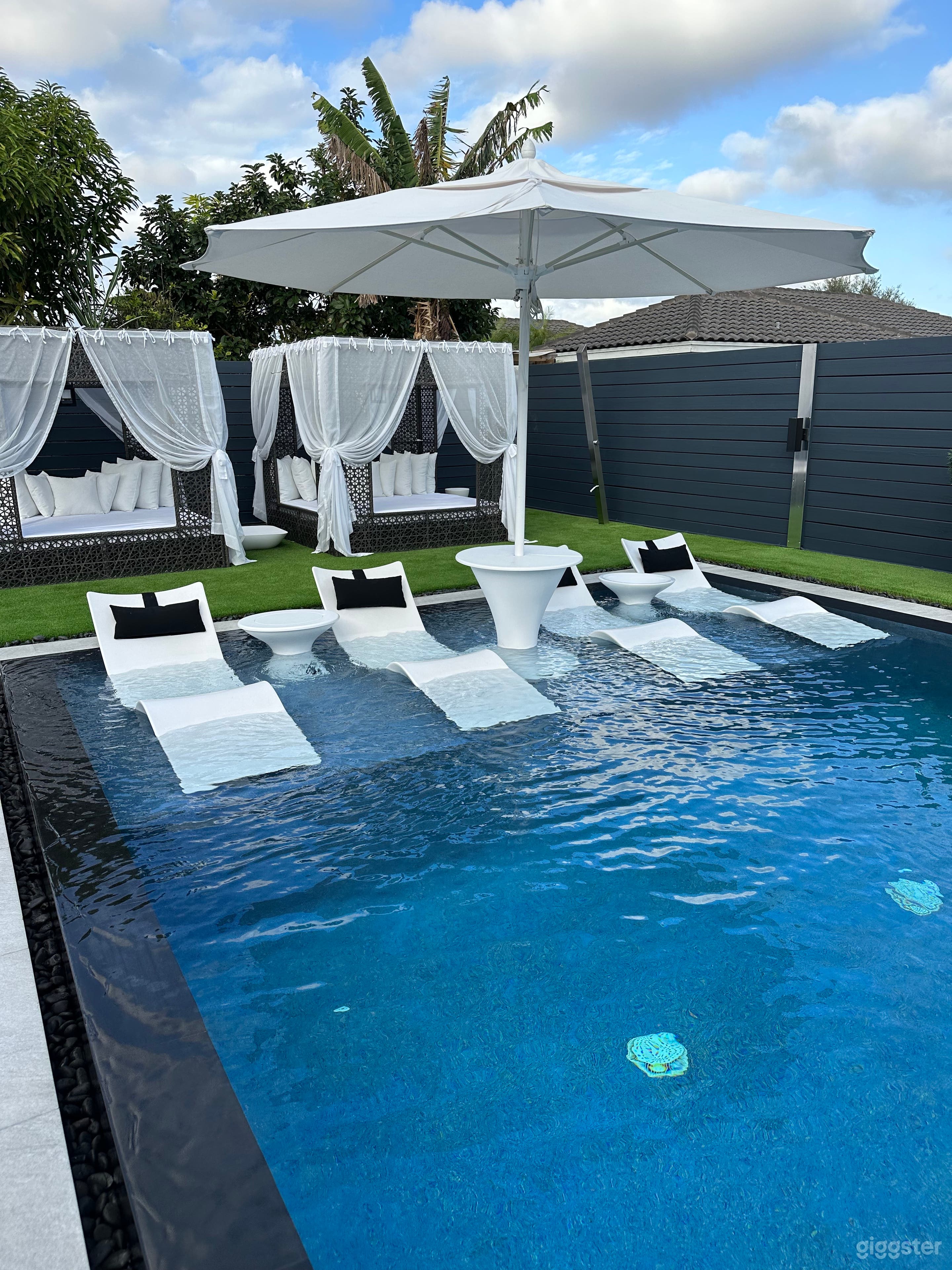 West Kendal resort style infinity pool Photo 2