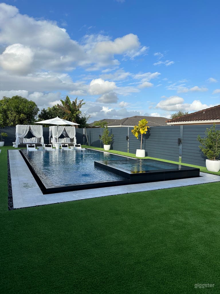  West Kendal resort style infinity pool 