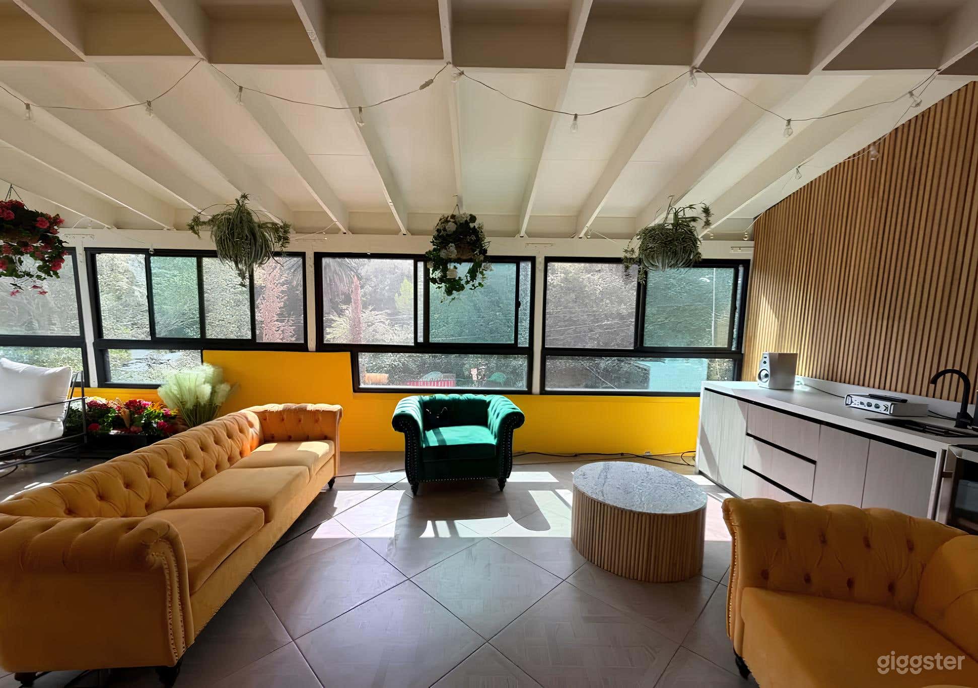 Bright and Comfy Waiting Area for Productions Photo 3