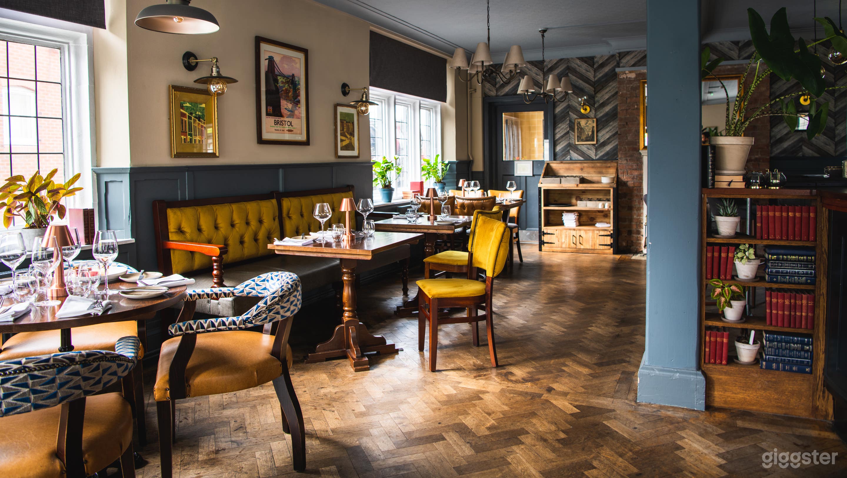 Local neighbourhood restaurant, pub and bar in Totterdown, Bristol Photo 2