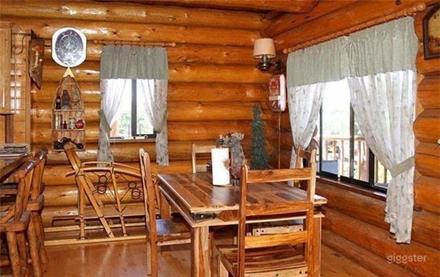 Unique Log CABIN in CALIFORNIA  Photo 3