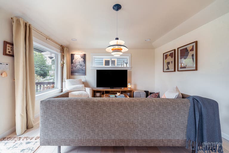  Maple Leaf Bungalow: Classic Seattle Charm 