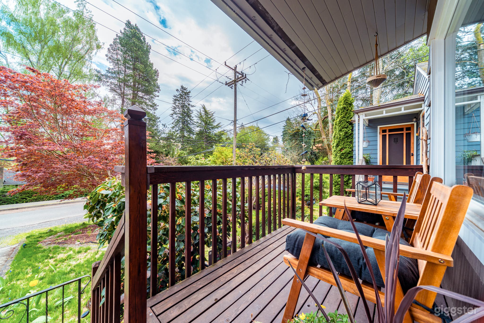Maple Leaf Bungalow: Classic Seattle Charm Photo 3