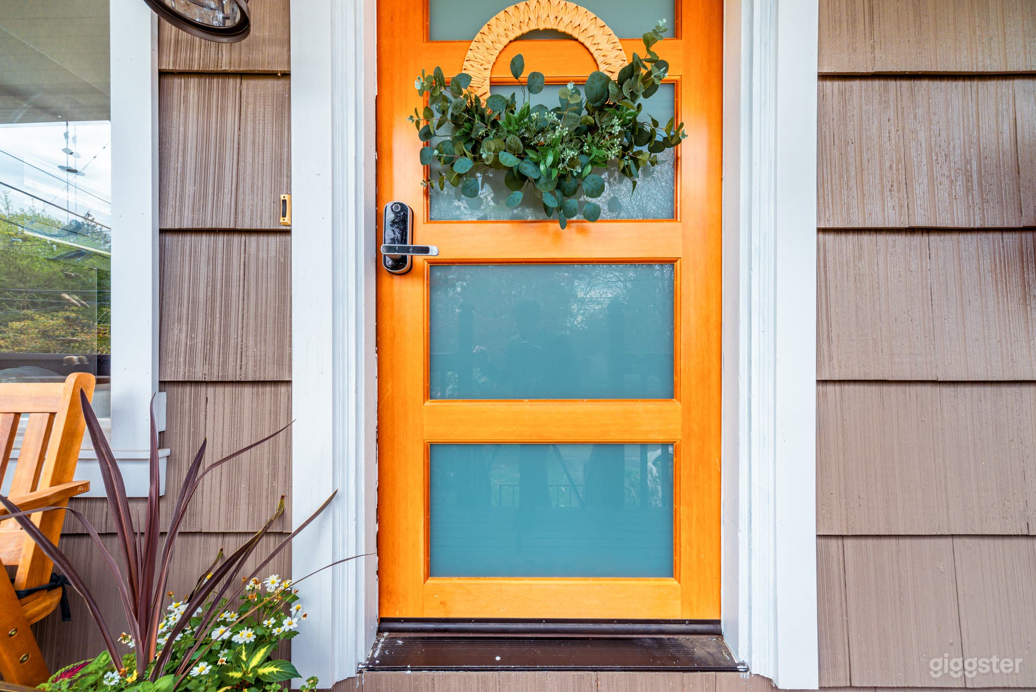 Maple Leaf Bungalow: Classic Seattle Charm Photo 2