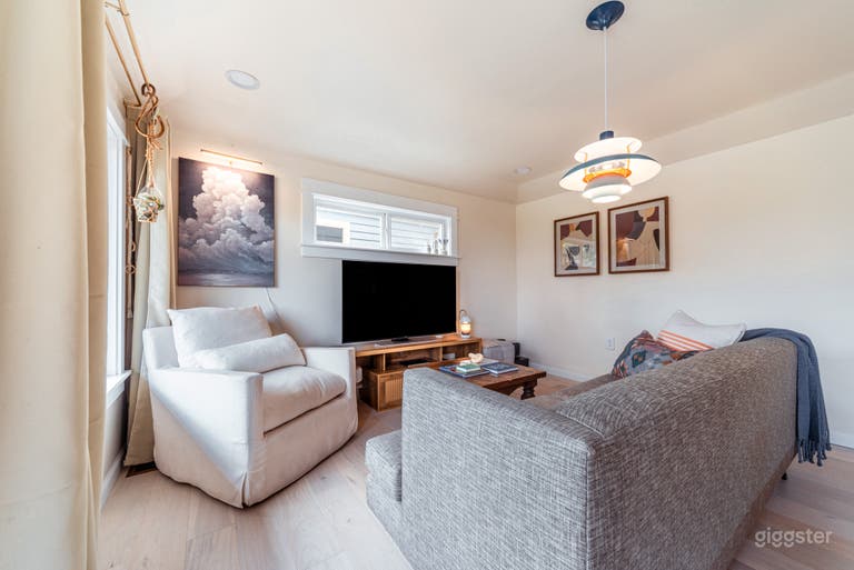  Maple Leaf Bungalow: Classic Seattle Charm 