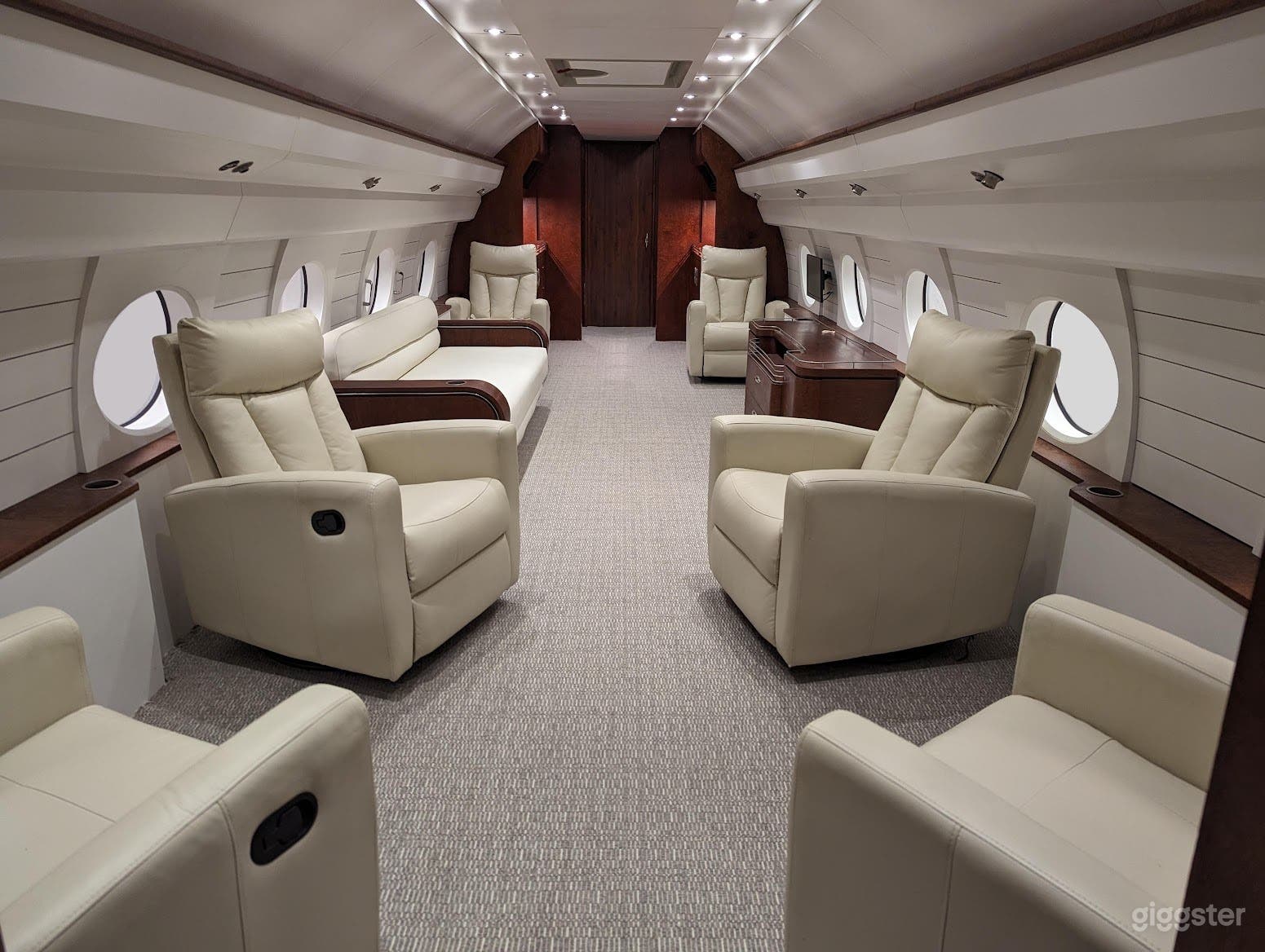 Private Jet, Luxury Jet available for filming Photo 3
