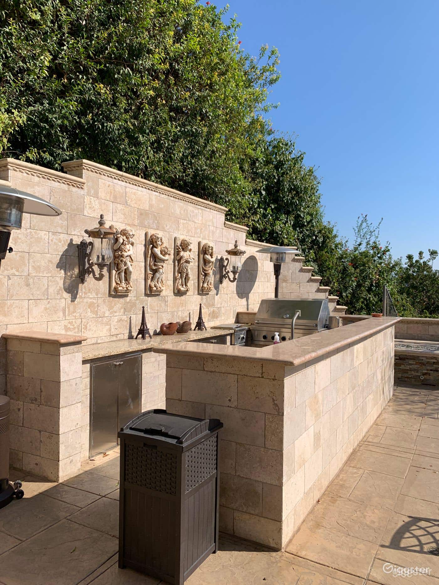 Amazing Pool in Bel Air House Photo 4