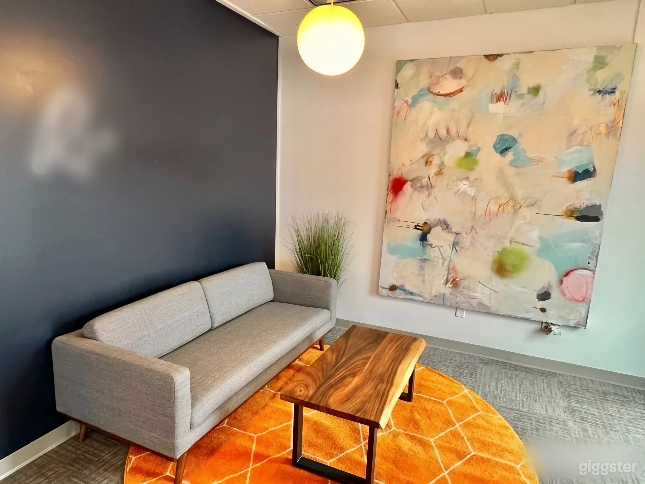 Lounge &amp; Meeting Space with Green Room Access Photo 2