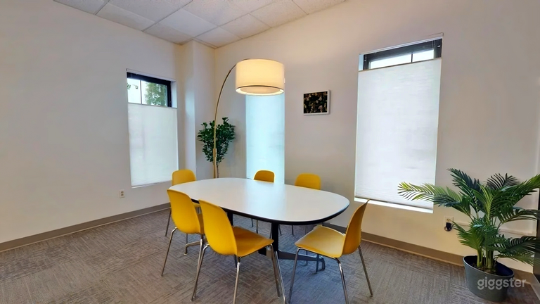  Lounge & Meeting Space with Green Room Access 