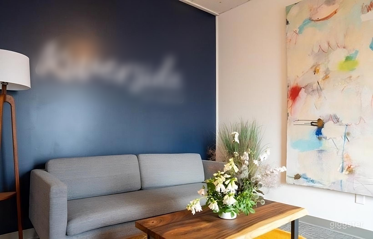  Lounge & Meeting Space with Green Room Access 