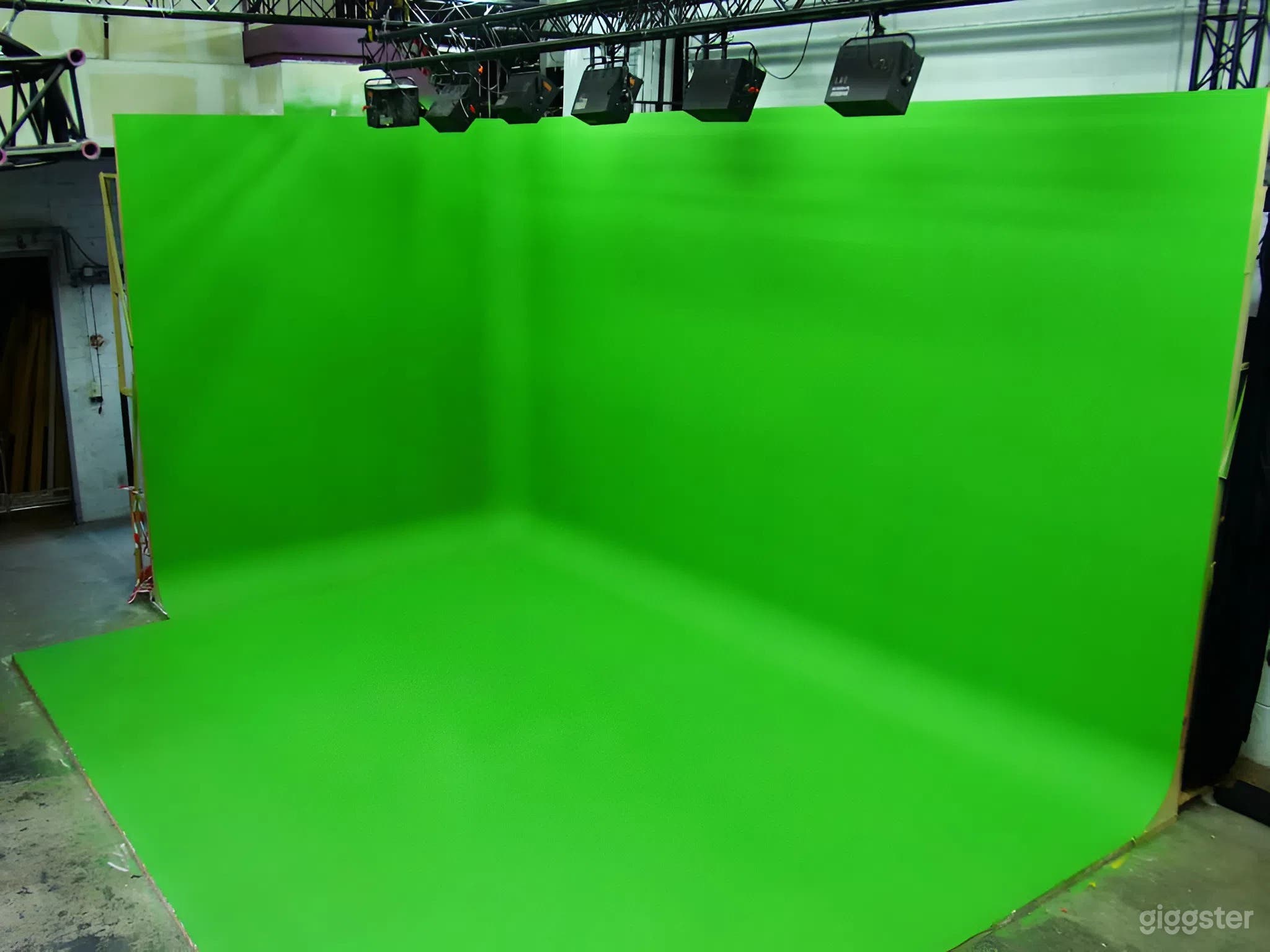 Photo de P3 - Studio cyclorama écran vert pour productions cinématographiques 6 vidéo 2