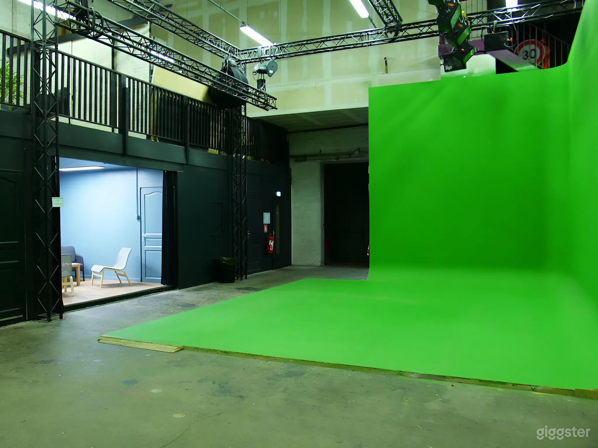 Photo de P3 - Studio cyclorama écran vert pour productions cinématographiques 6 vidéo 1