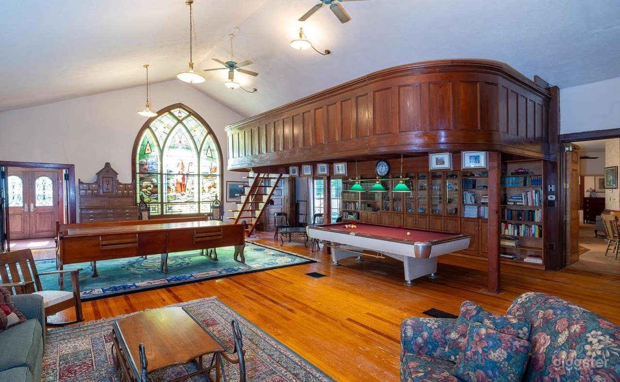 Beautiful Church House for a Dramatic Production! Photo 2