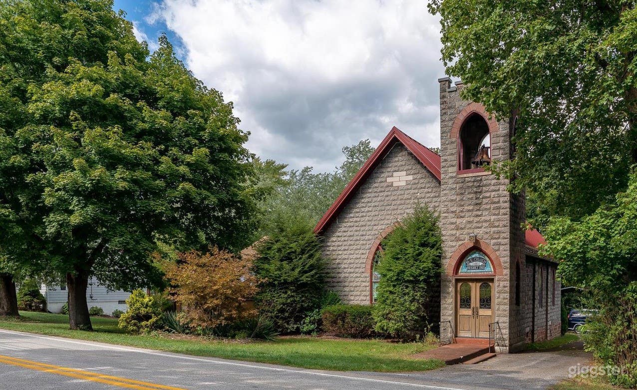 Beautiful Church House for a Dramatic Production! Photo 4