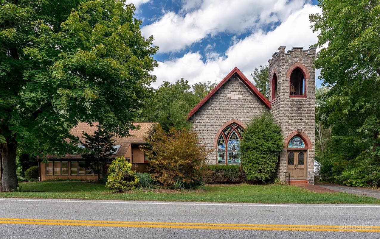 Beautiful Church House for a Dramatic Production! Photo 1
