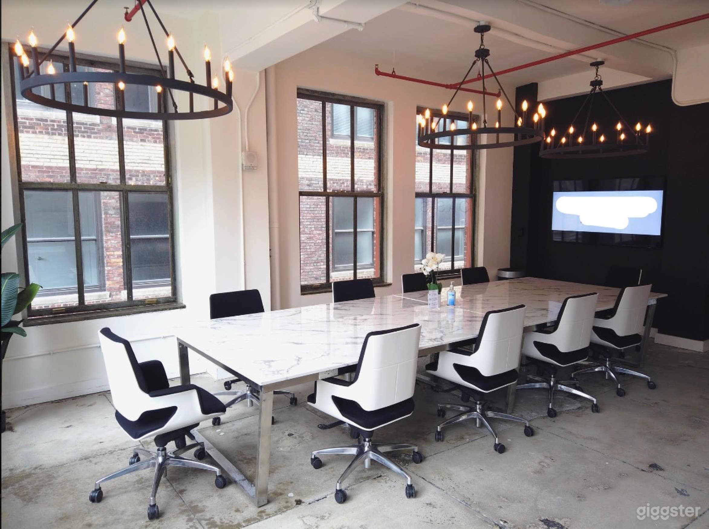 OASIS by Workville - Conference Center &amp; Corporate Events, Flex Office, Meeting Space Venue &amp; Rooftop Photo 3