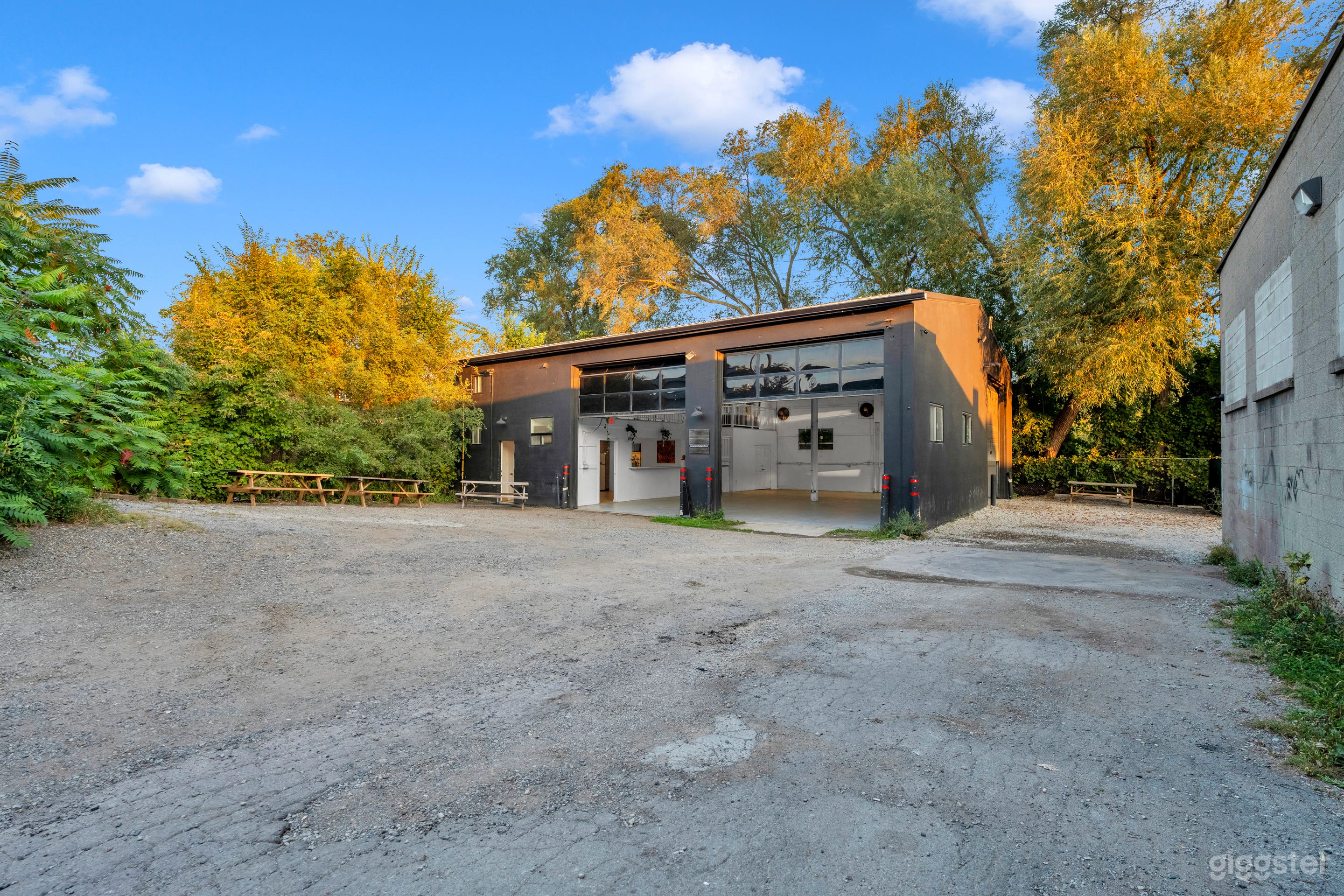 Bright, Open Concept Multi-use 2500 sq.ft Loft Photo 3