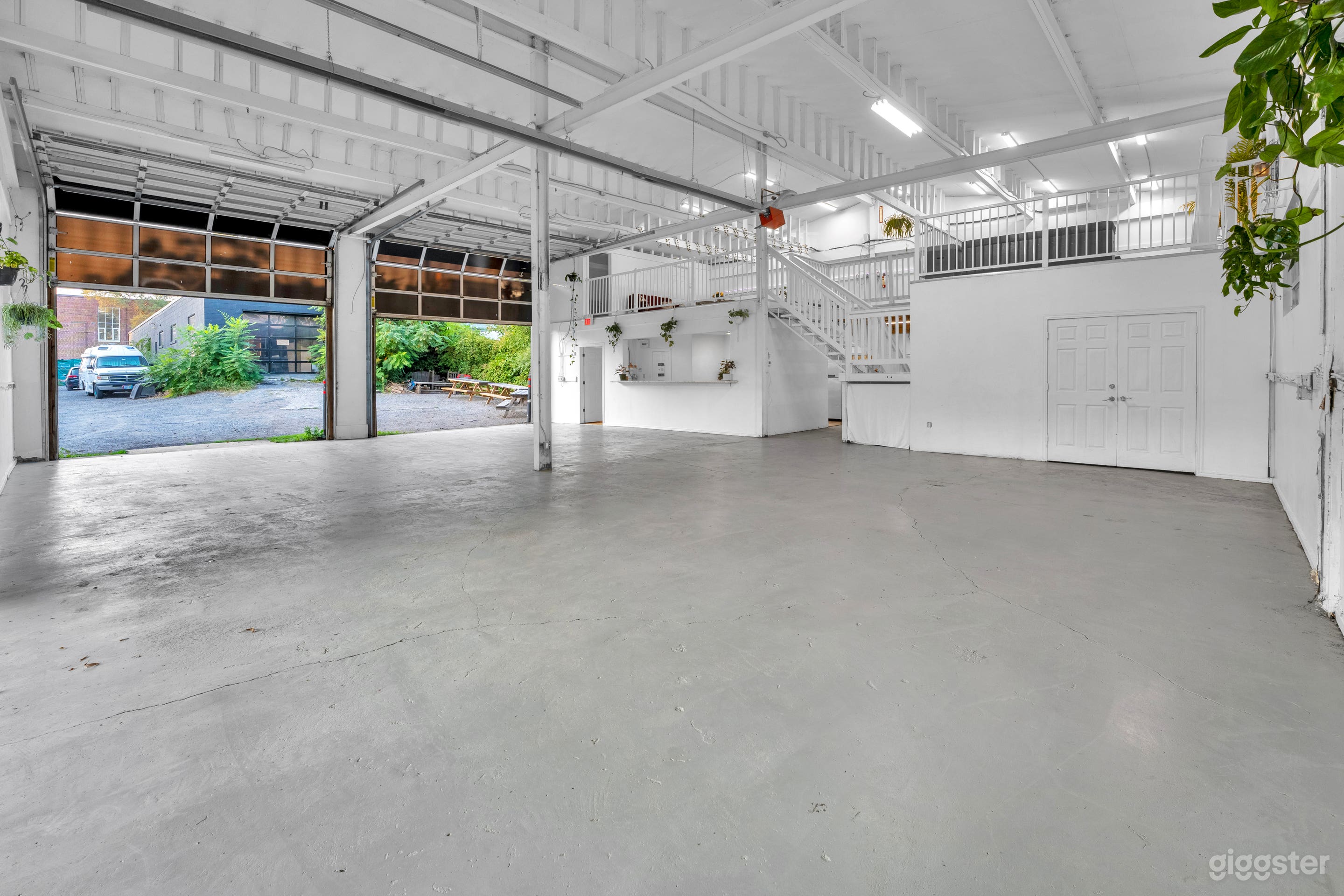 Bright, Open Concept Multi-use 2500 sq.ft Loft Photo 1