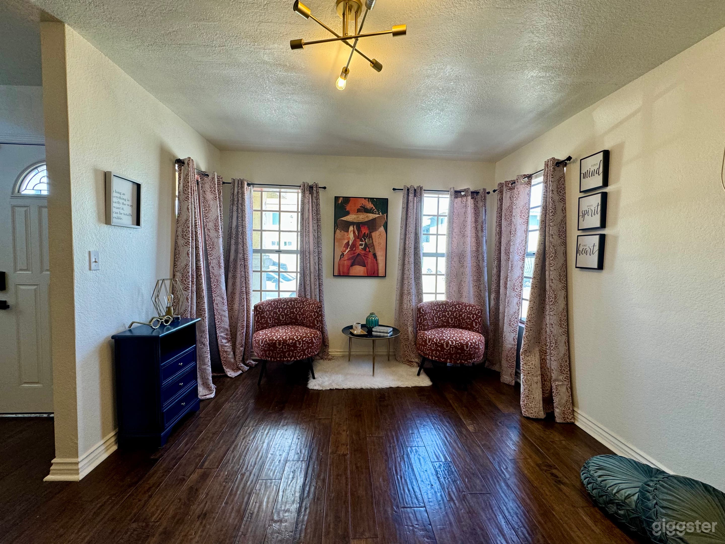 Eclectic Home for Events and Dinner Parties Photo 2
