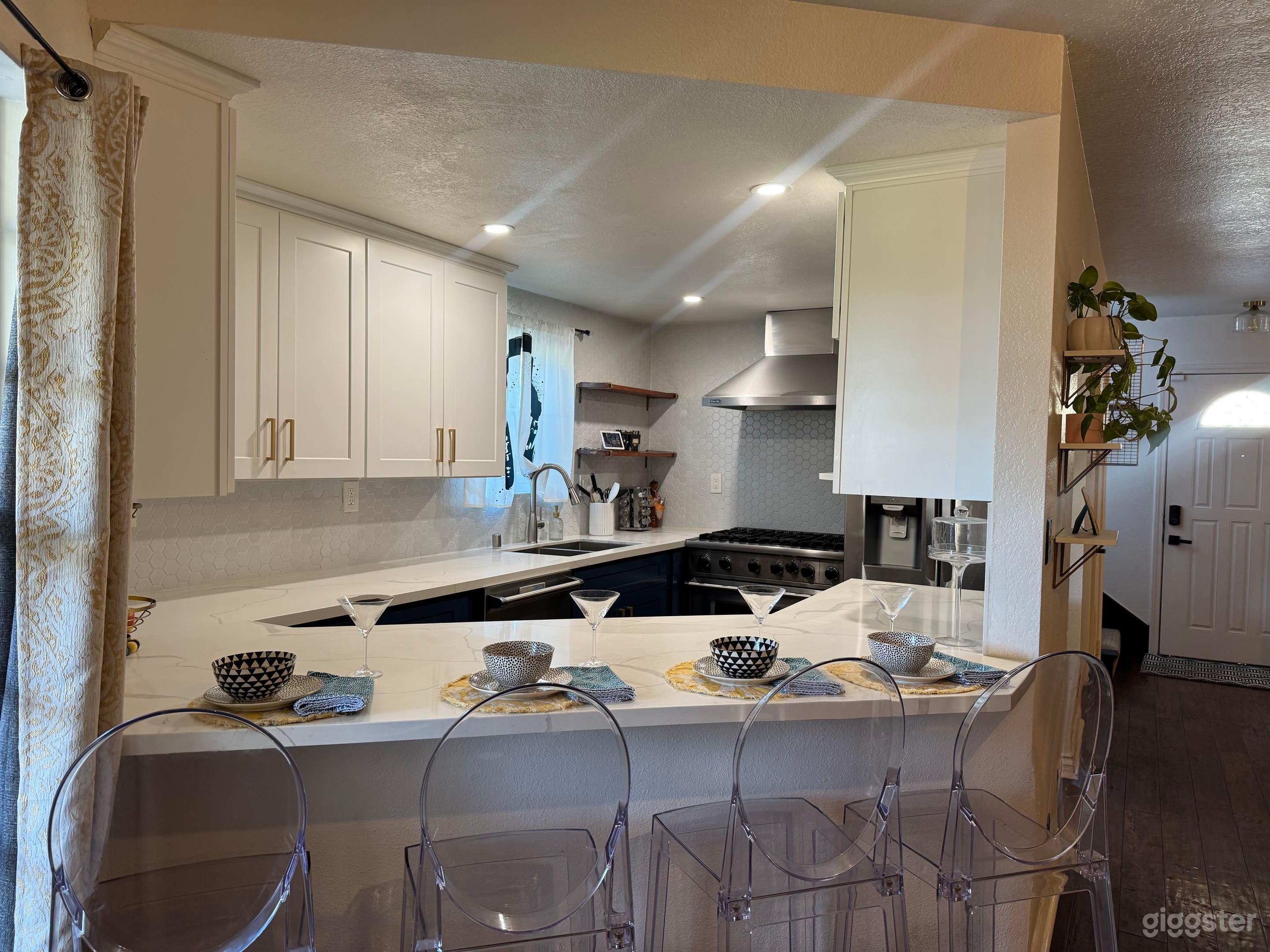 Eclectic Home for Events and Dinner Parties Photo 3