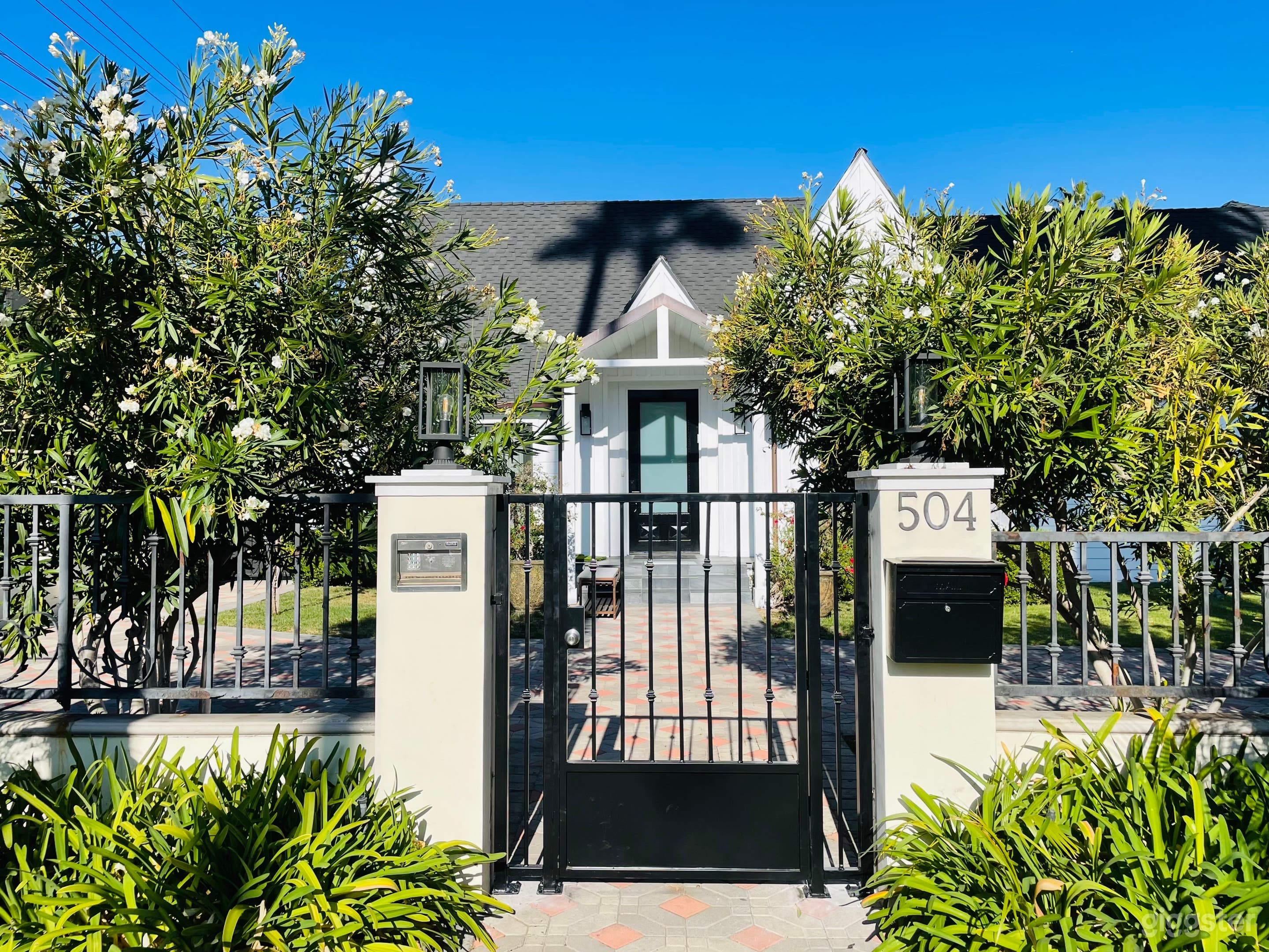 Beverly Hills FLATS HOME Photo 3