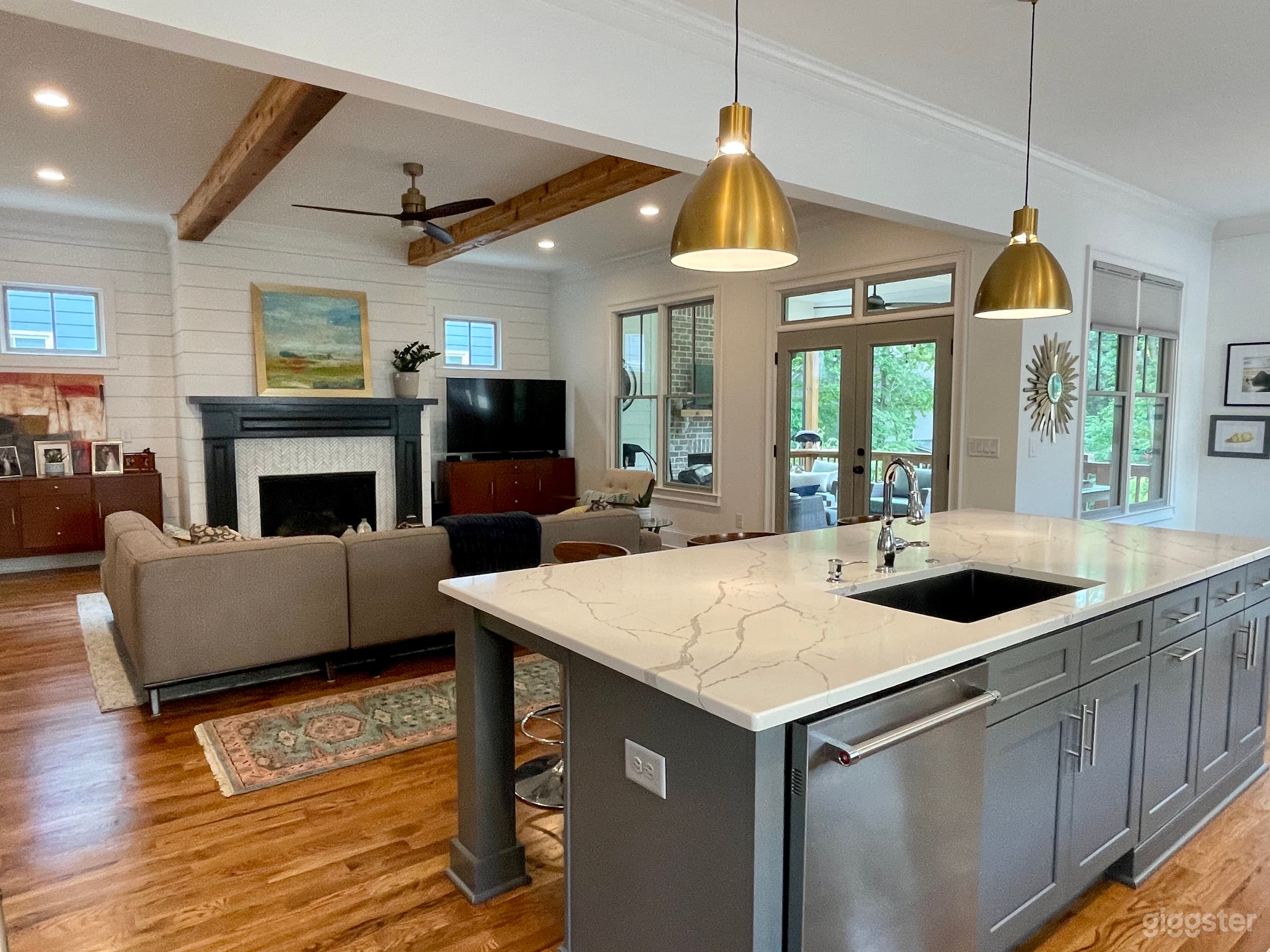 Beautiful Modern Farmhouse ready for filming and photo shoots Photo 3