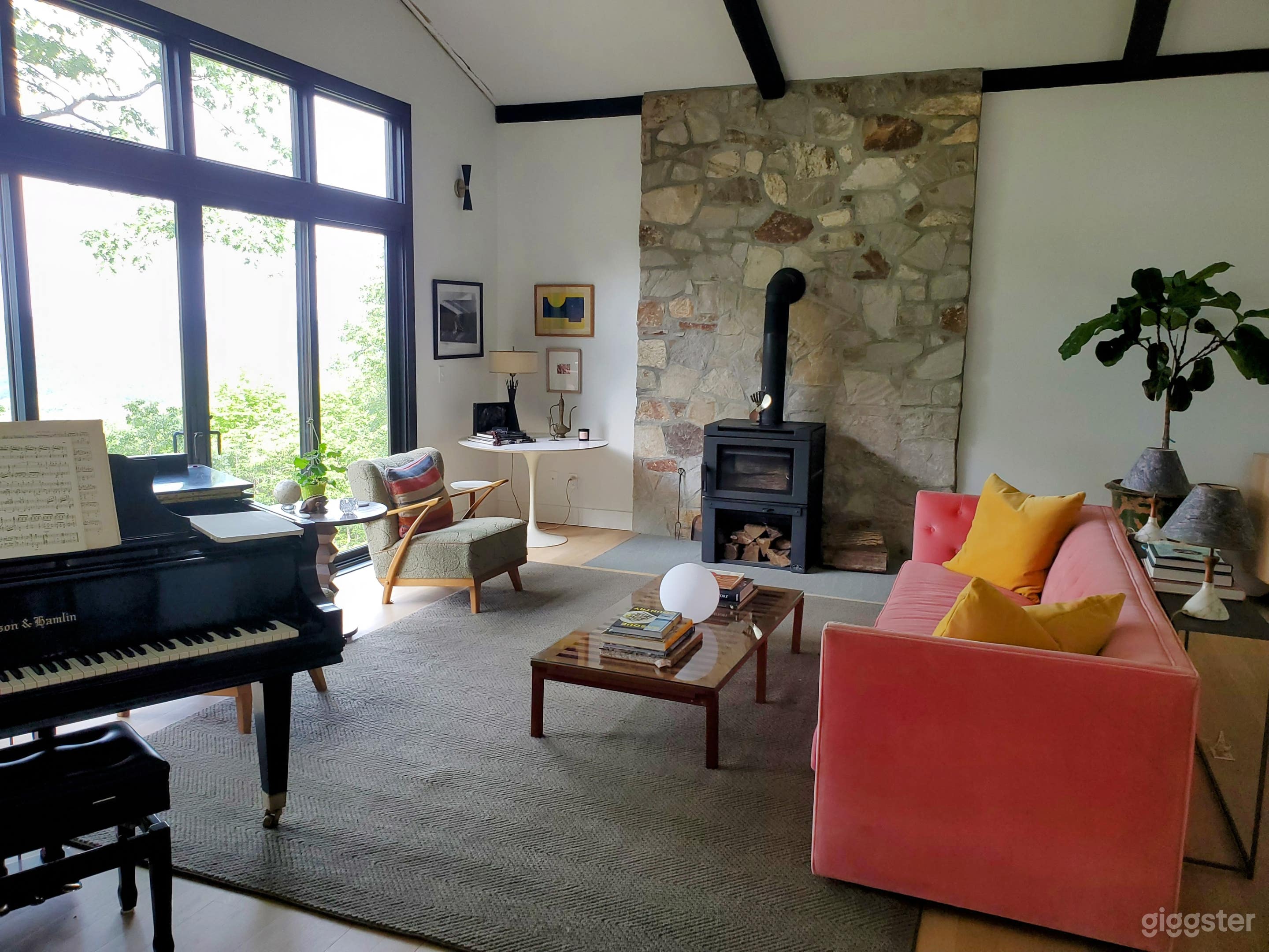 Contemporary House w/ Warmth & Character Photo 3