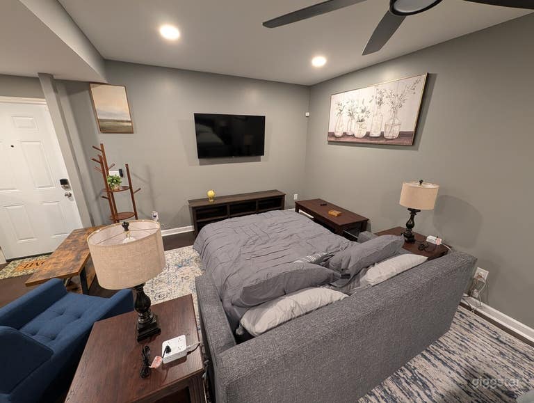  Contemporary Midtown Studio 