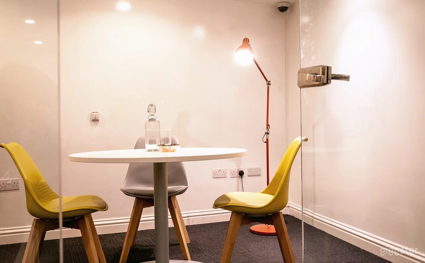 Space for Great Ideas: Small Ideas Room Photo 2