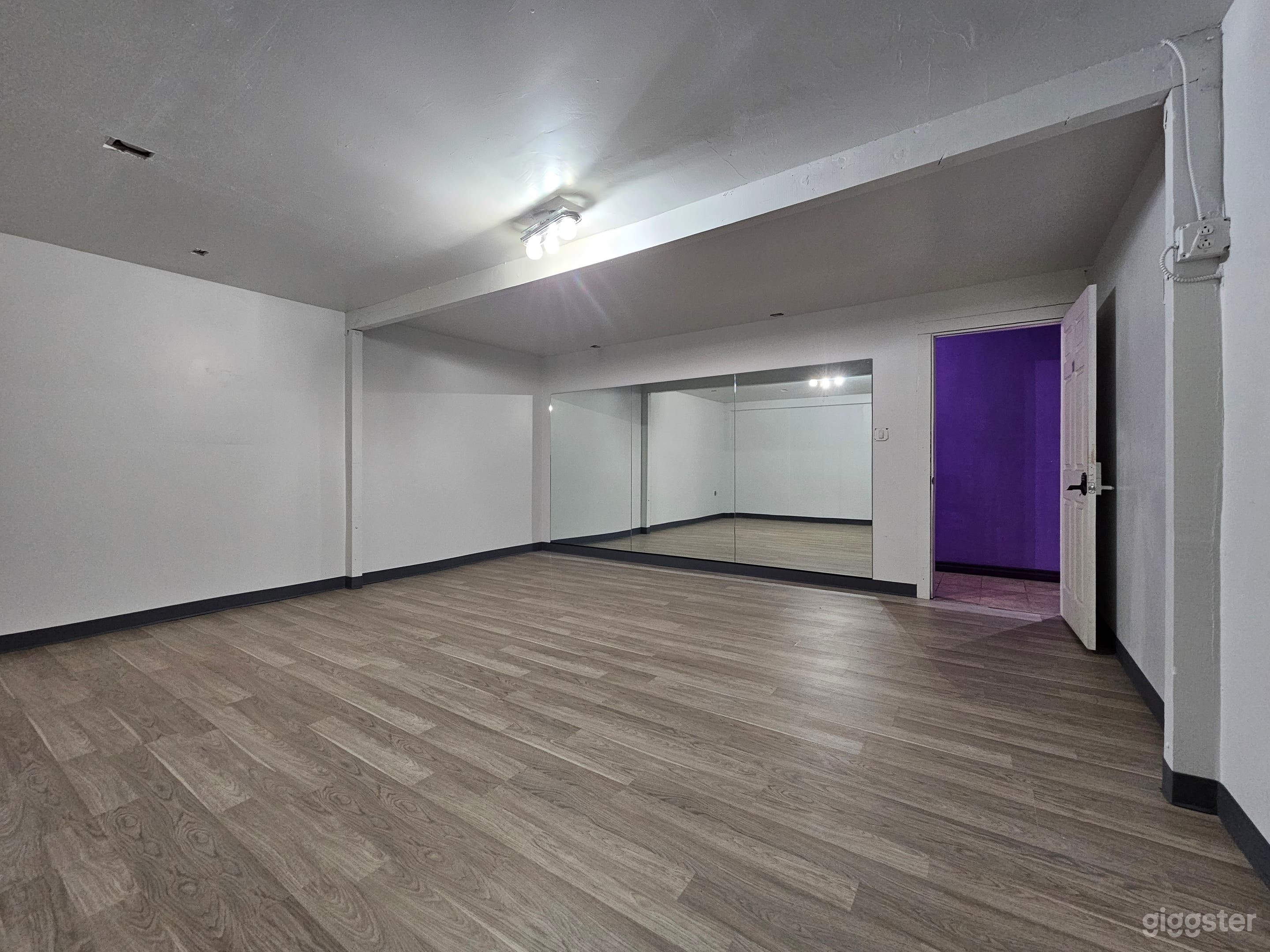 Dance Studio Room 1 – North Hollywood, Los Angeles Photo 3