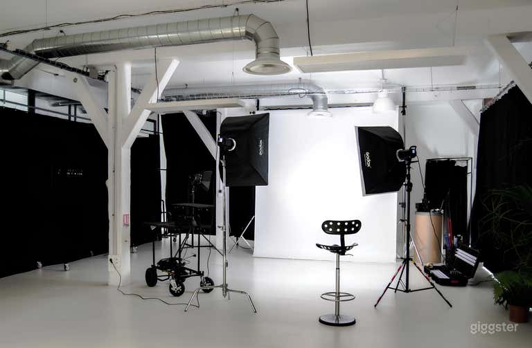  PHOTO STUDIO, IN PARIS 11 