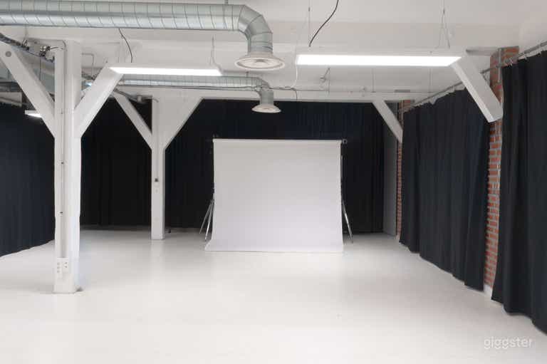  PHOTO STUDIO, IN PARIS 11 