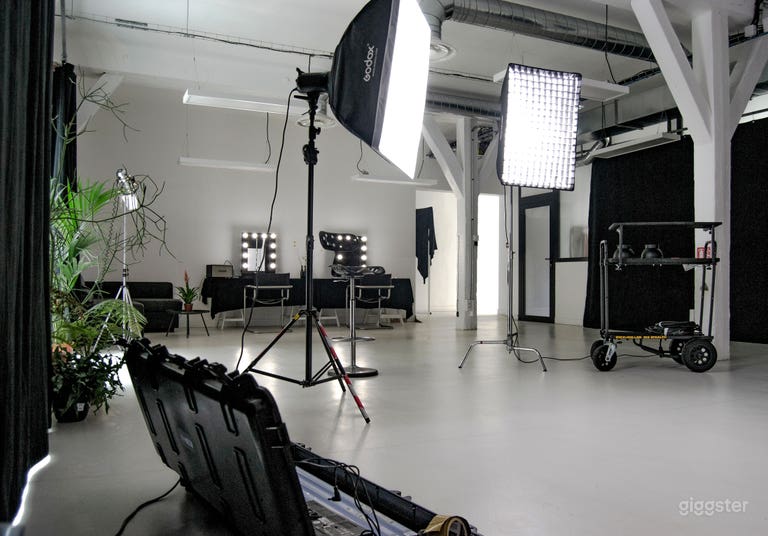  PHOTO STUDIO, IN PARIS 11 