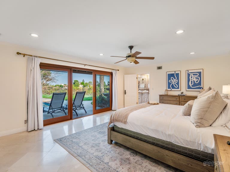  Luxurious Mid-Century Estate w/ Valley Views 