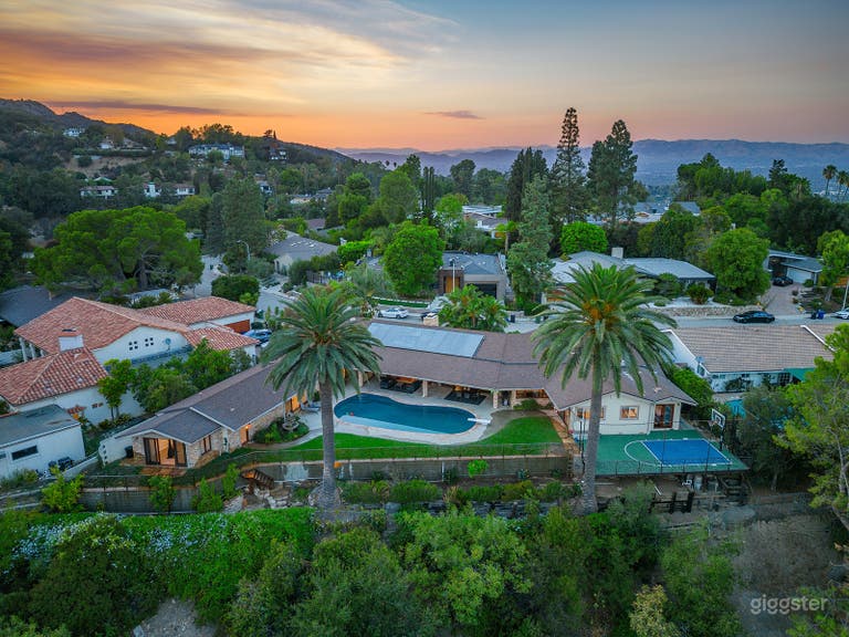  Luxurious Mid-Century Estate w/ Valley Views 