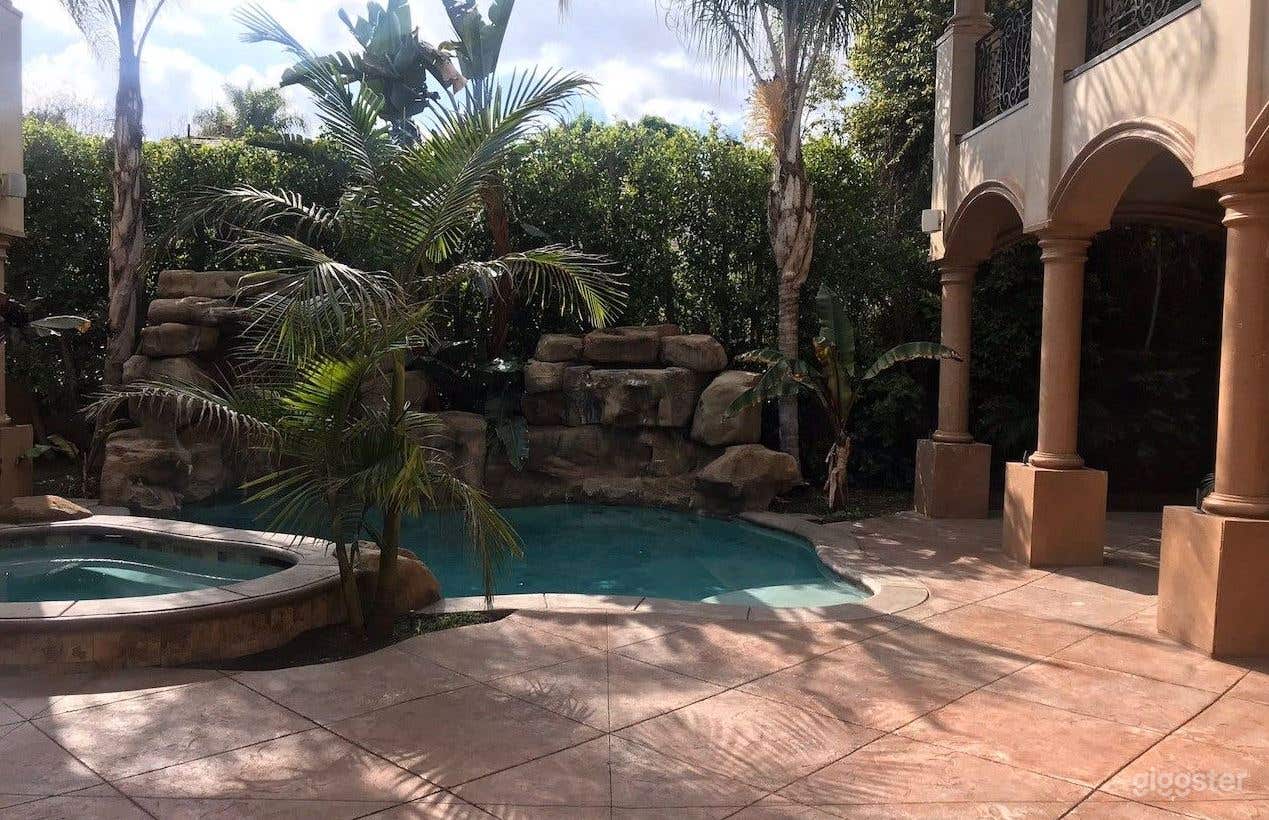 Breathtaking Pool with Jacuzzi Photo 1